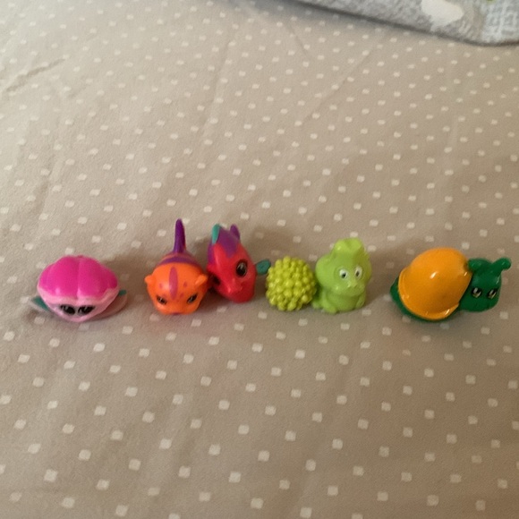 Squinkies and Squinkies Do Drops lot with random accessories. + some other toys! - Picture 3 of 5